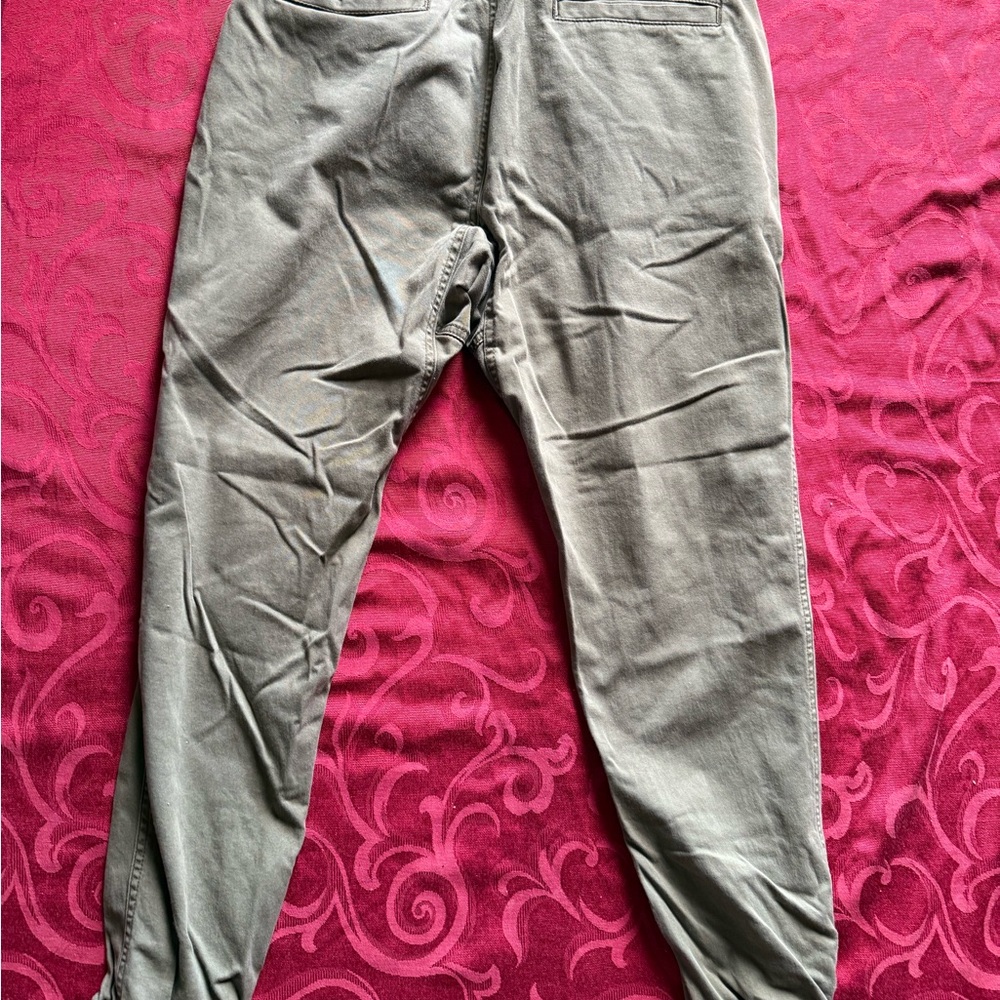 Men's Casual Pants in Olive Green
